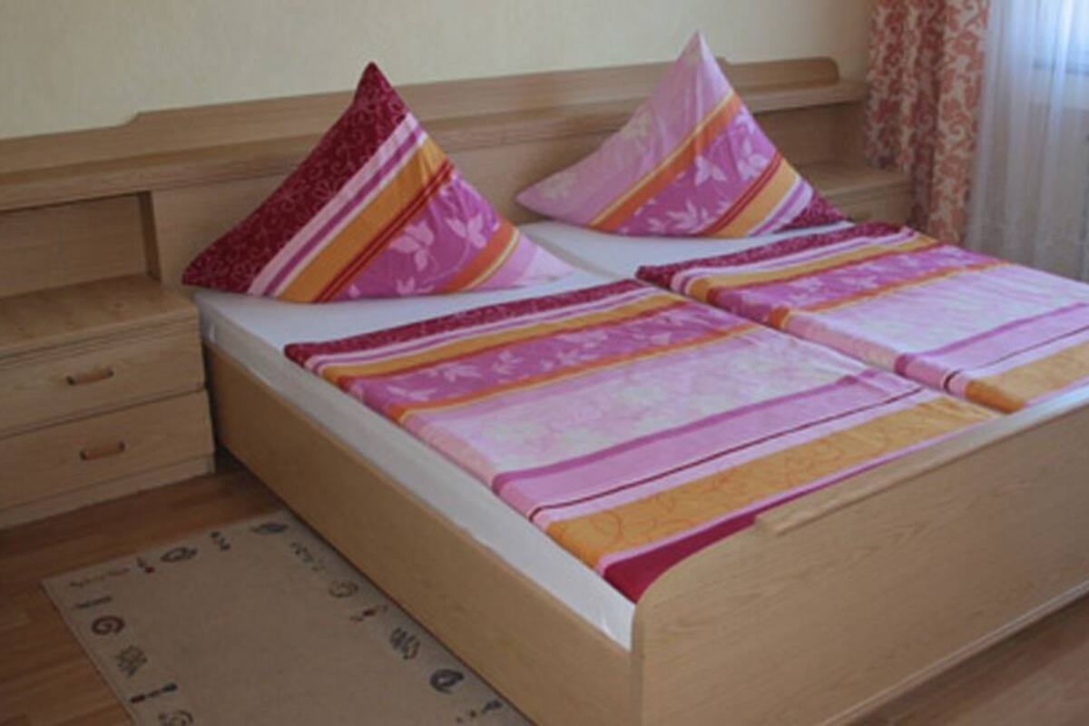 أسرّة قابلة للطي وواي فاي مجانًا وملاءات أسرّة