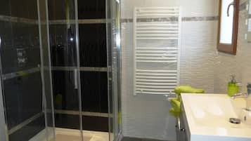 Double Room, Non Smoking, Pool View (Zen) | Bathroom | Shower, hair dryer, towels