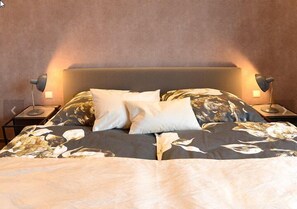 Langsir/tirai gelap terus, Wi-fi percuma, cadar katil 