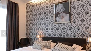 Blackout drapes, WiFi (free), bed sheets - Vinotel Dollt-Kern (Flemlingen)