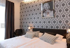 Langsir/tirai gelap terus, Wi-fi percuma, cadar katil 