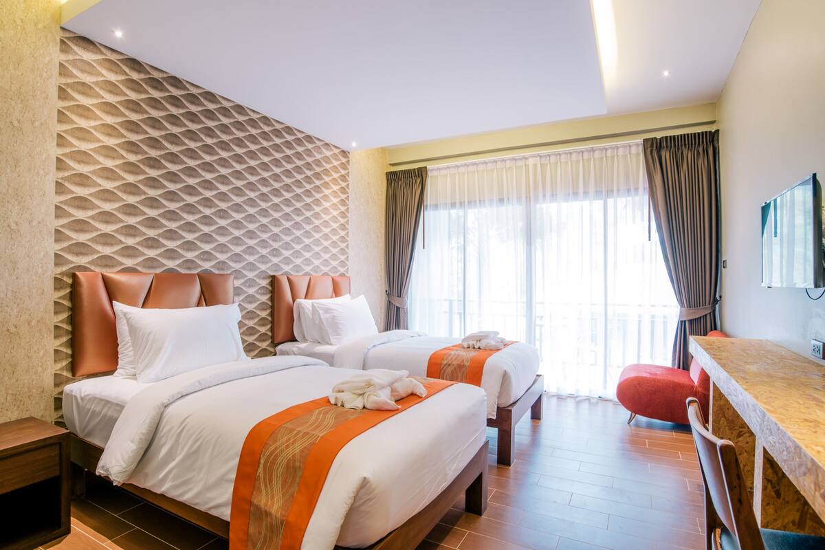 Deluxe Room with Mountain View | มินิบาร์, ตู้นิรภัยในห้องพัก, ผ้าม่านกันแสง, Wi-Fi ฟรี