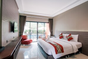 Deluxe Room with Pool Access | Minibar, safe på rommet, blendingsgardiner og wi-fi (inkludert)