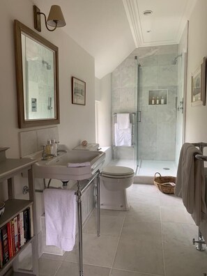Habitación doble superior, baño privado, vistas al patio (Rabbit Room) | Baño