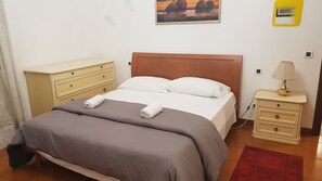 Rollaway beds, free WiFi, bed sheets - Venetian Style (Venice)