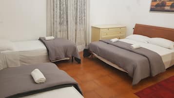 Camas extras/dobráveis (sobretaxa), Wi-Fi de cortesia, roupa de cama