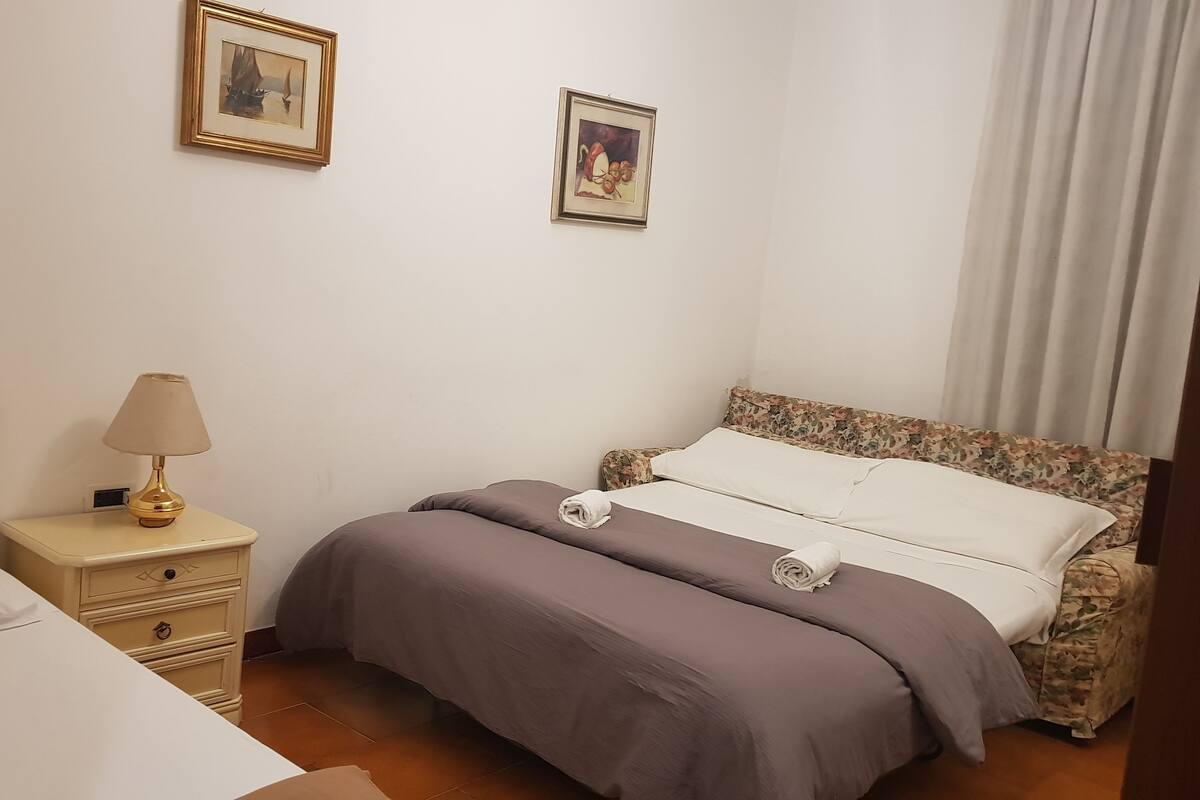 Rollaway beds (surcharge), WiFi (free), bed sheets