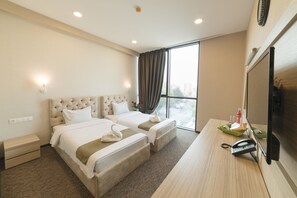 Standard Twin Room | Minibar, in-room safe, desk, iron/ironing board - Betlem Hotel (Tbilisi)