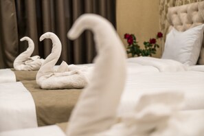 Standard Triple Room | Minibar, in-room safe, desk, iron/ironing board - Betlem Hotel (Tbilisi)