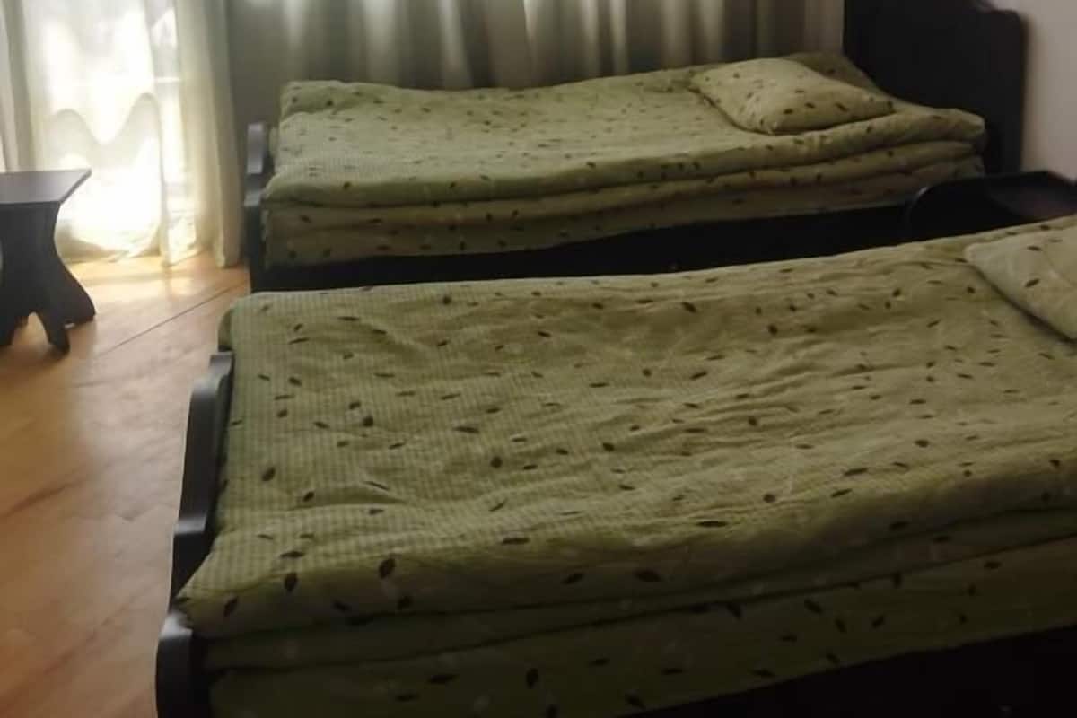Soundproofing, iron/ironing board, WiFi (free), bed sheets