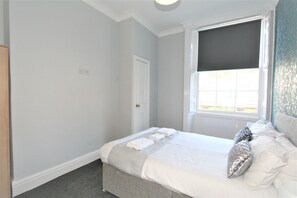 Hypo-allergenic bedding, iron/ironing board, free WiFi -  Central Serviced Apartments (Cheltenham)
