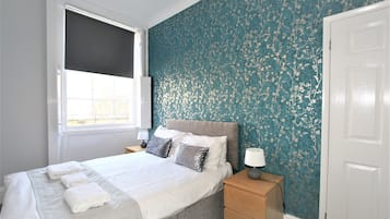 Hypo-allergenic bedding, iron/ironing board, free WiFi