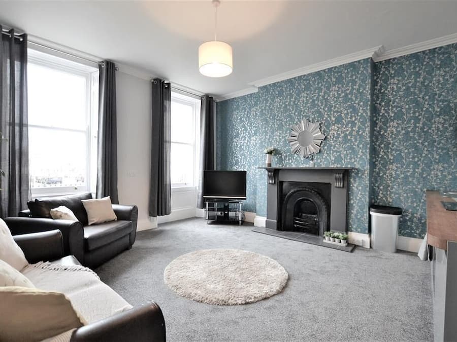 Apartment | Hypo-allergenic bedding, iron/ironing board, free WiFi