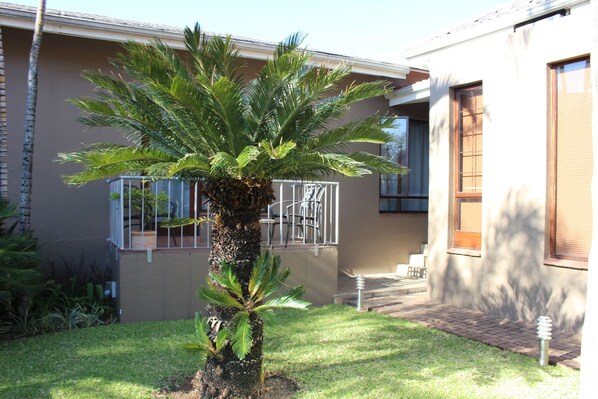 Deluxe Single Room | Garden view - Acacia Guesthouse (Mbombela)