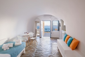Suite with Caldera View | Premium bedding, memory-foam beds, in-room safe, individually decorated - Horizon Aeifos Suites (Santorini)