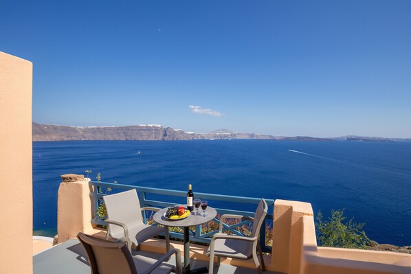 Breakfast meal - Horizon Aeifos Suites (Santorini)