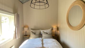 Village Cabin Suite | Seprai premium, selimut bulu angsa, minibar, dan didekorasi berbeda-beda