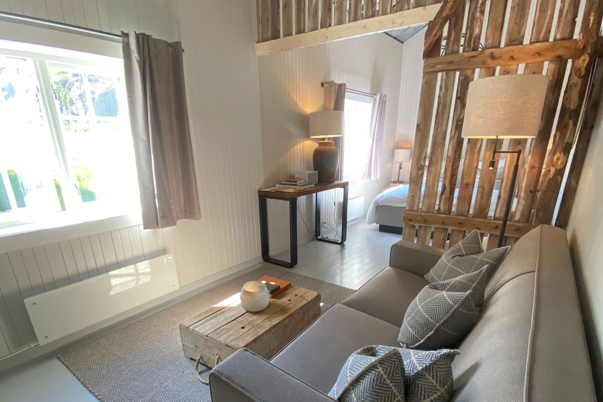 Village Cabin Suite | Premium bedding, minibar, individually decorated, individually furnished