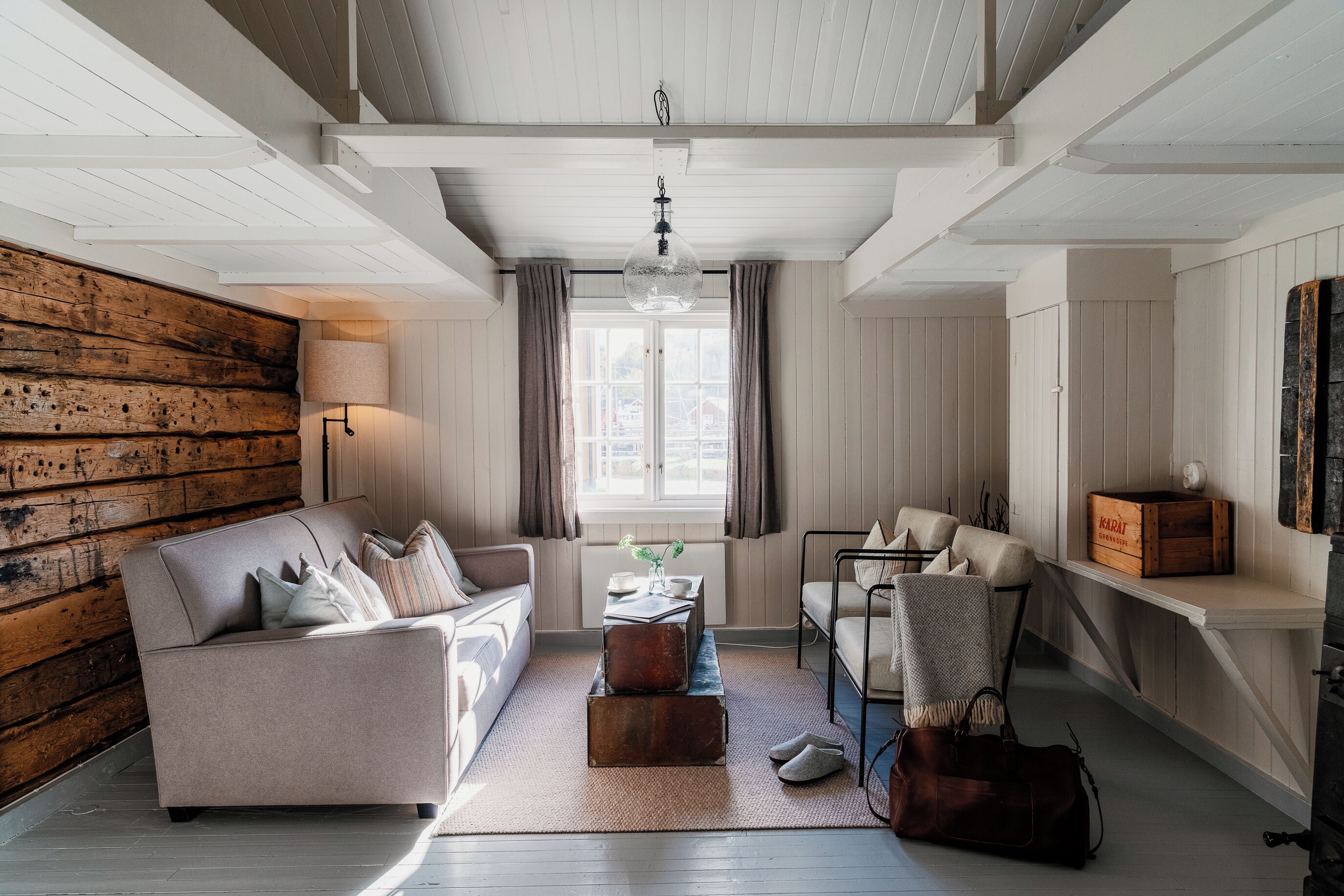 village - cabin suite plus | living area