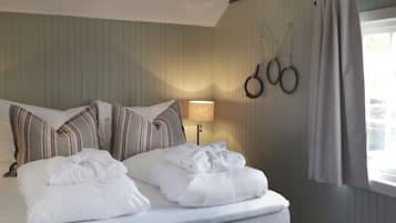 Standard Cabin, Harbor View | Ropa de cama de alta calidad, minibar y decoración personalizada