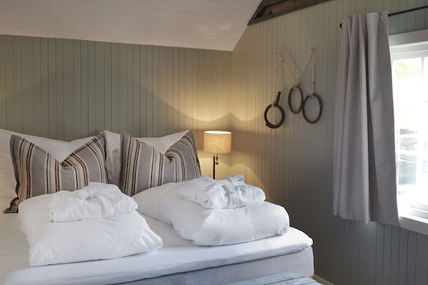 Standard Cabin, Harbor View | Premium bedding, minibar, individually decorated, individually furnished