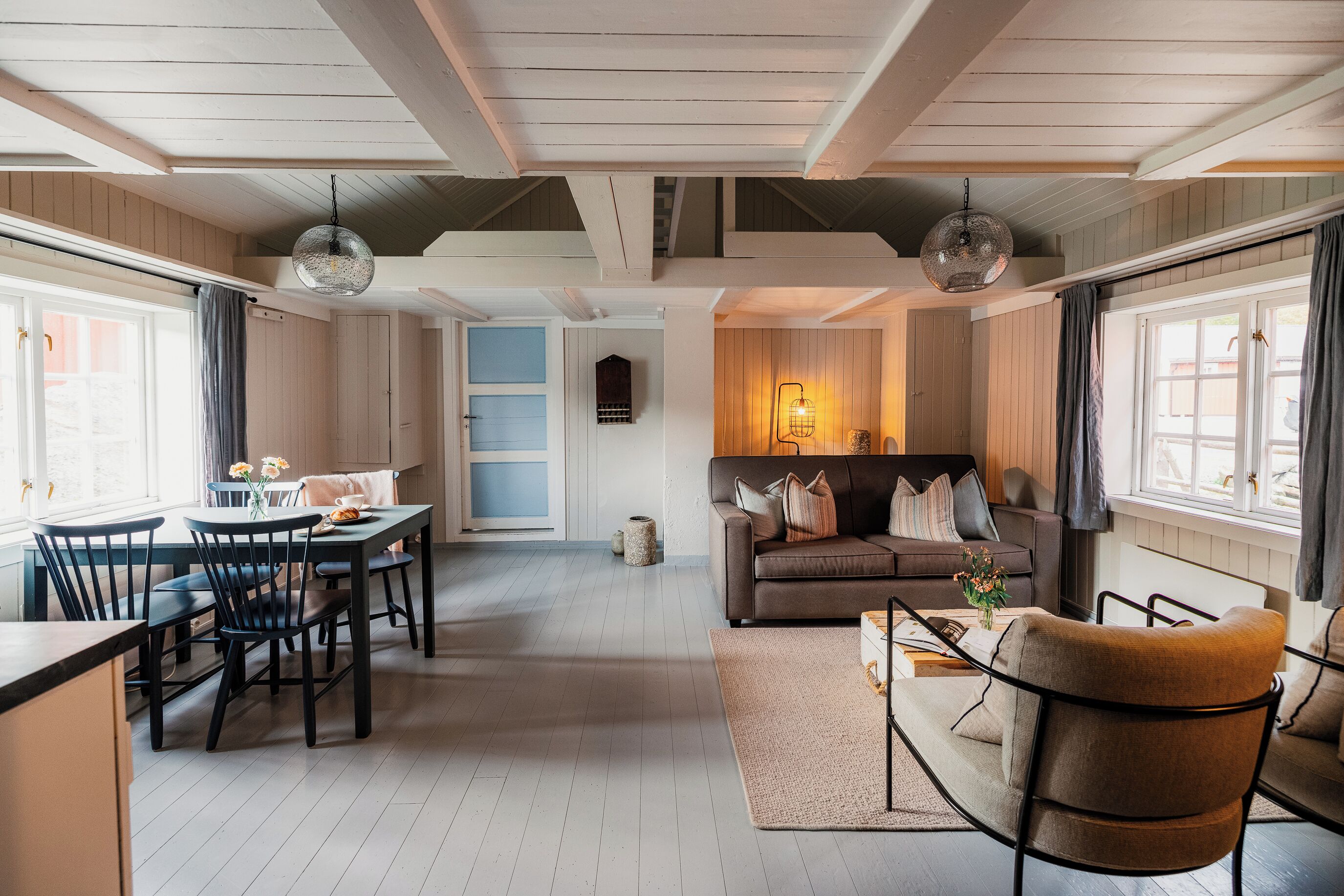 harbour - cabin suite plus | living area