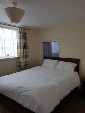 Cottage, 2 Bedrooms, Non Smoking | Iron/ironing board, bed sheets - Holly Cottage (Skegness)