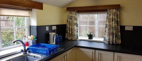 Oak Cottage | Private kitchen | Microwave, oven, stovetop, electric kettle