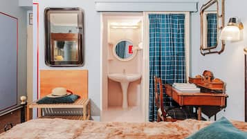 Habitación individual | Decoración personalizada, muebles diferentes y escritorio