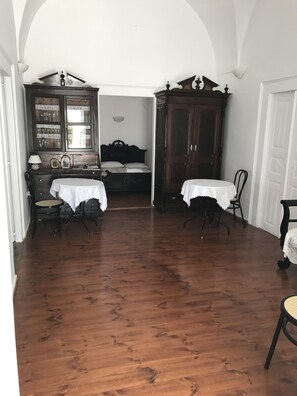 Iron/ironing board, free WiFi, bed sheets - Marcos Rooms (Santorini)