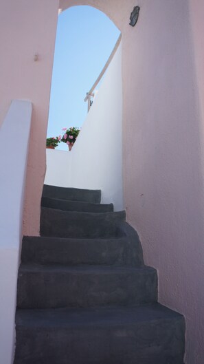 Exterior detail - Marcos Rooms (Santorini)