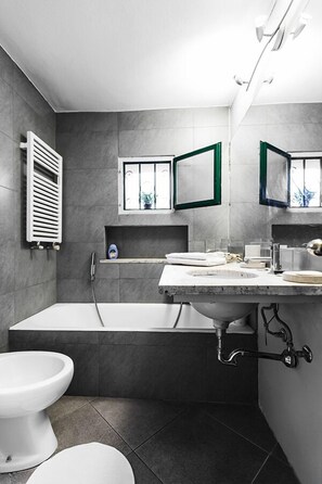 Duplex, 1 Bedroom | Bathroom