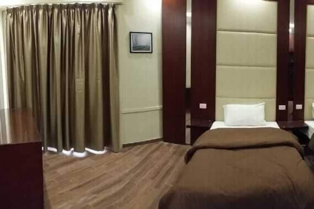 Tweepersoonskamer, 1 slaapkamer, uitzicht op stad | Hypoallergeen beddengoed, individueel gedecoreerd