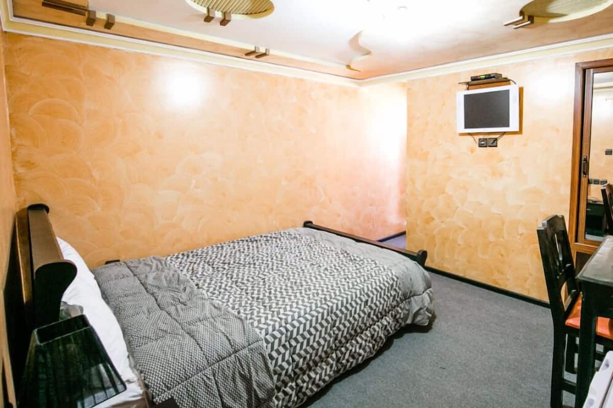 Economy Single Room | Minibar, desk, blackout curtains, free WiFi