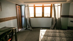 Standard Twin Room | Minibar, desk, blackout drapes, WiFi (free) - Hotel Tarfaya (Tarfaya)