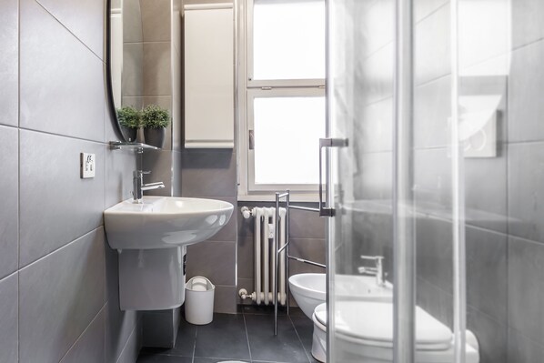Apartment, 2 Schlafzimmer | Badezimmer | Dusche, Regendusche, Haartrockner, Bidet