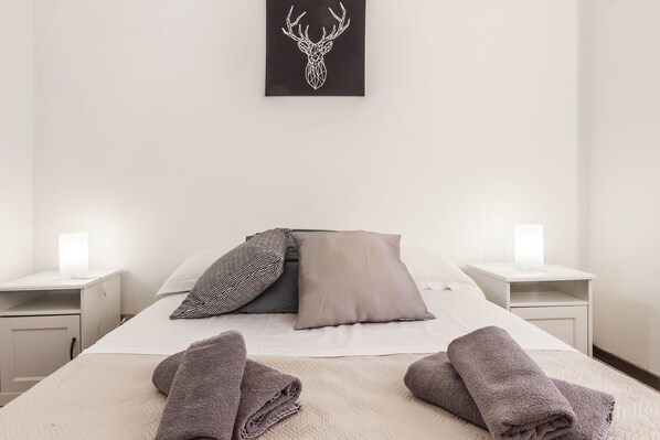 2 bedrooms, iron/ironing board, free WiFi, bed sheets - Rossini (Milan)