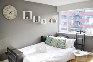 Leilighet, 1 dobbeltseng med sovesofa, terrasse | 1 soverom, skrivebord for bærbar PC og strykejern/-brett