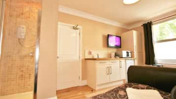 Family Room, 1 Double Bed with Sofa bed | Individually furnished, desk, free WiFi, bed sheets