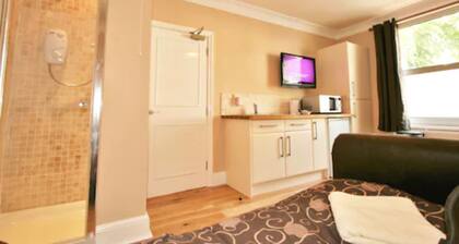 Central Studios Gloucester Road by Rooms Booked - Free Parking