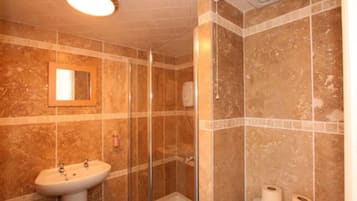 Bathtub, hair dryer, towels
