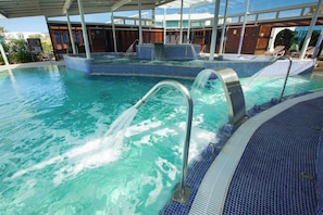 Bastu, bubbelpool, Ängbastu, aromaterapi och klassisk massage