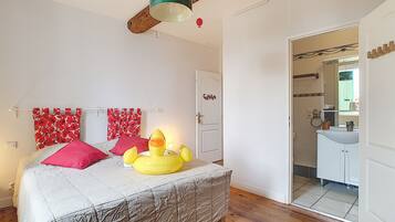 Chambre 5 : Coquelicot, Vue Jardin | Draps en coton égyptien, literie de qualité supérieure