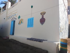 In-room safe, rollaway beds, free WiFi, bed sheets - Aswan Nubian House (Aswan)