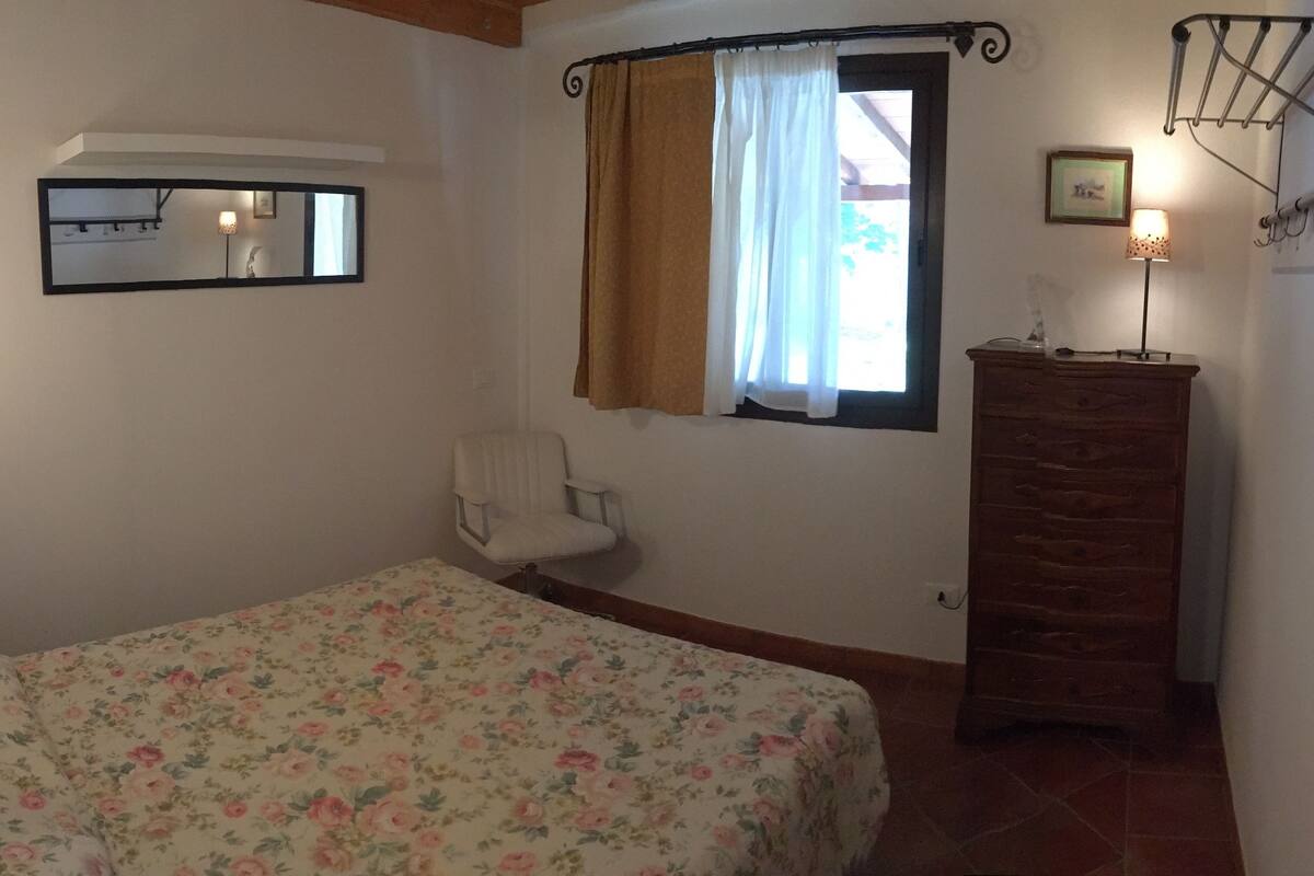 Desk, free cots/infant beds, free WiFi, bed sheets