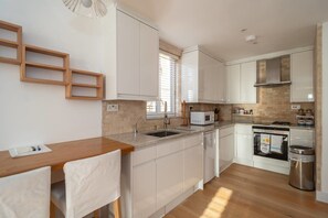 Bàn ủi/dụng cụ ủi quần áo, truy cập Internet không dây miễn phí