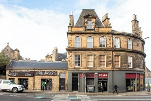 Exterior - Morningside Apartment by GuestReady (Edinburgh)