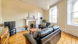 Living area - Morningside Apartment by GuestReady (Edinburgh)