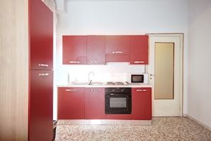 Apartment, 1 Bedroom | Private kitchen | Fridge, microwave, oven, stovetop - Teodorico (Milan)