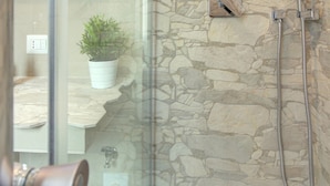 Apartamento urbano, 1 quarto, vista para a cidade | Chuveiro